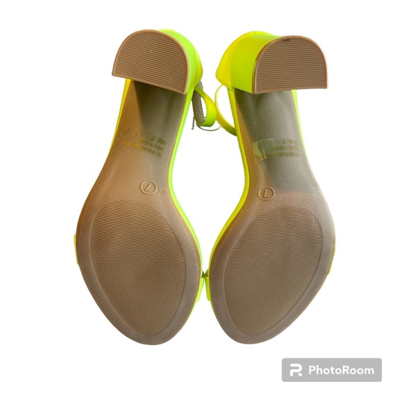 Fashion Nova’ Neon Yellow Heels - Picture 3 of 11
